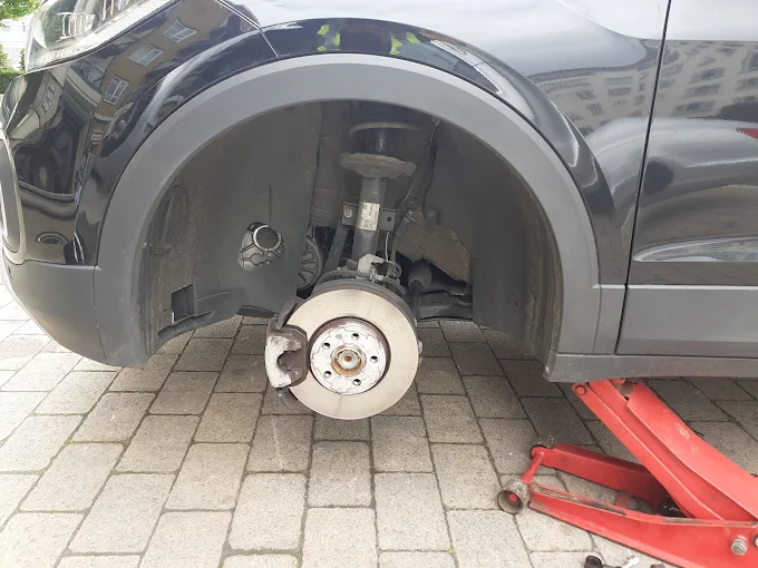 Vehicle service workshop